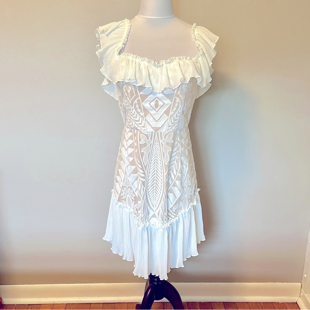 Elegant White Strapless Dress - Picture 2 of 10